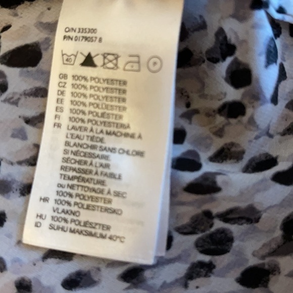 𝅺H & M Print Sleeveless Sheer Top in 8 - Picture 5 of 7